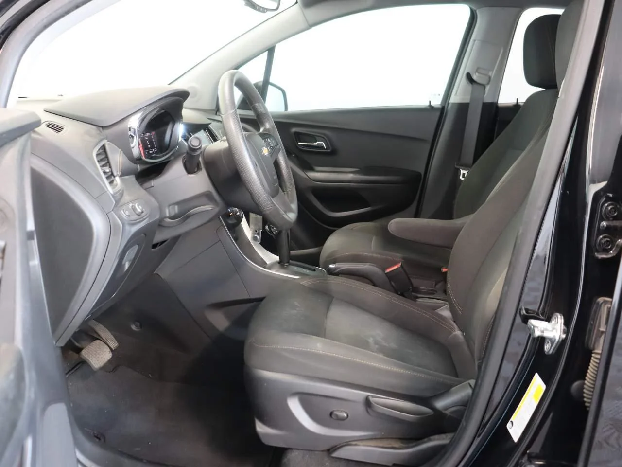 2022 Chevrolet Trax LS - Photo 8