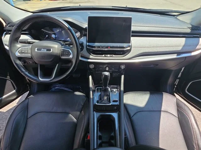 Used 2022 Gray Jeep Latitude Lux image 10