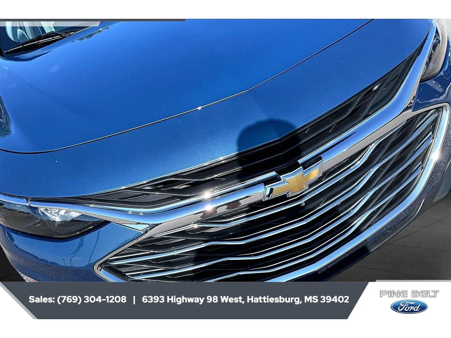 Used 2024 Lakeshore Blue Metallic Chevrolet LT image 21