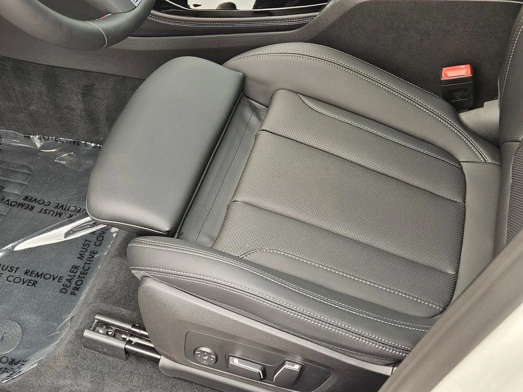 Used 2025 Alpine White BMW M40i image 38