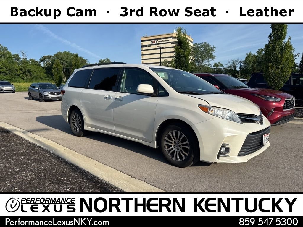 2019 Toyota Sienna XLE Premium V6 8-Passenger's photo