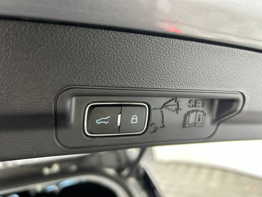 Used 2023 Silver Ford Limited image 35