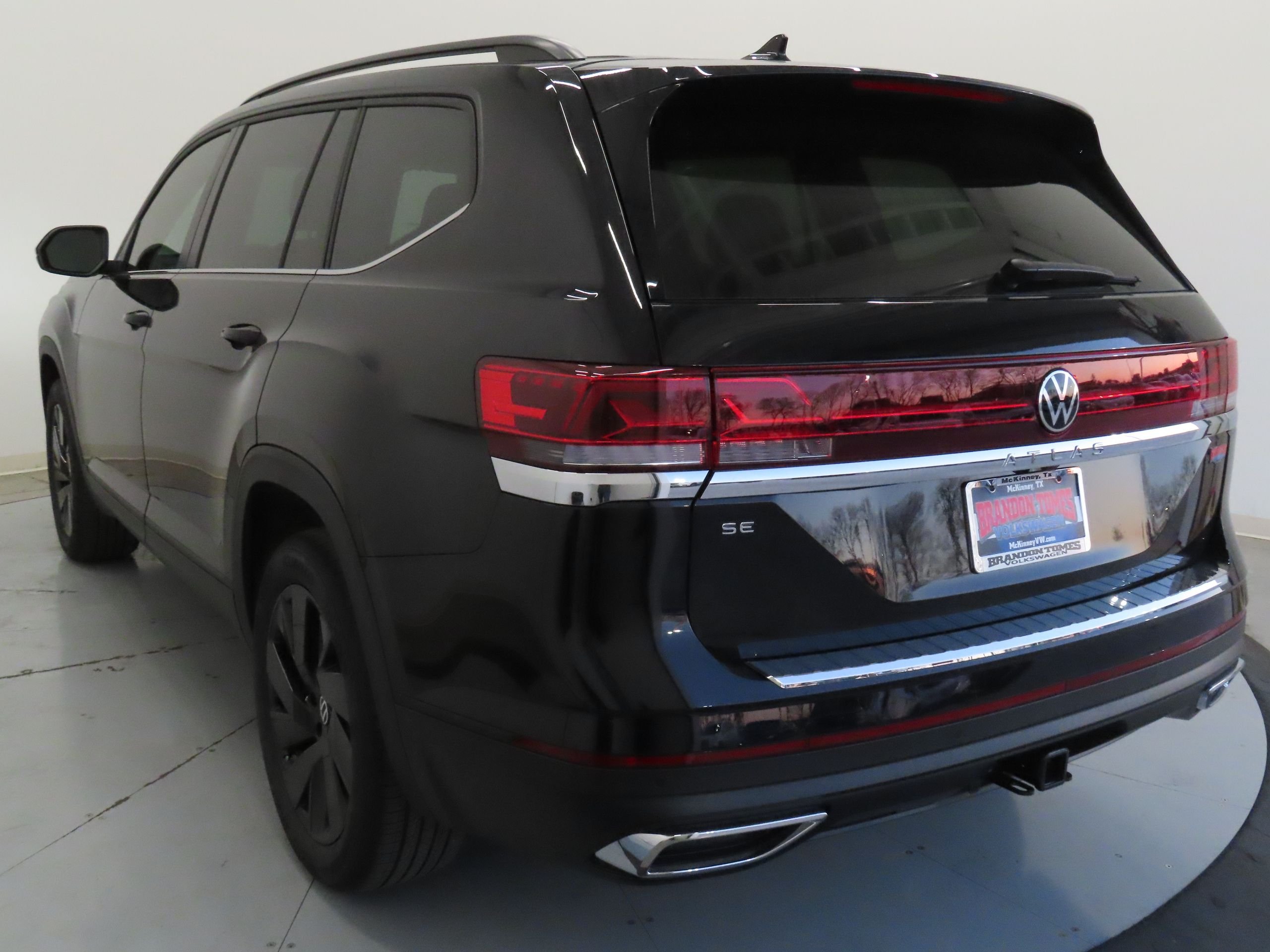New 2026 Black Volkswagen 2.0T SE w/Technology image 6