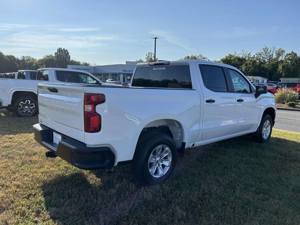 New 2026 Summit White Chevrolet WT image 4