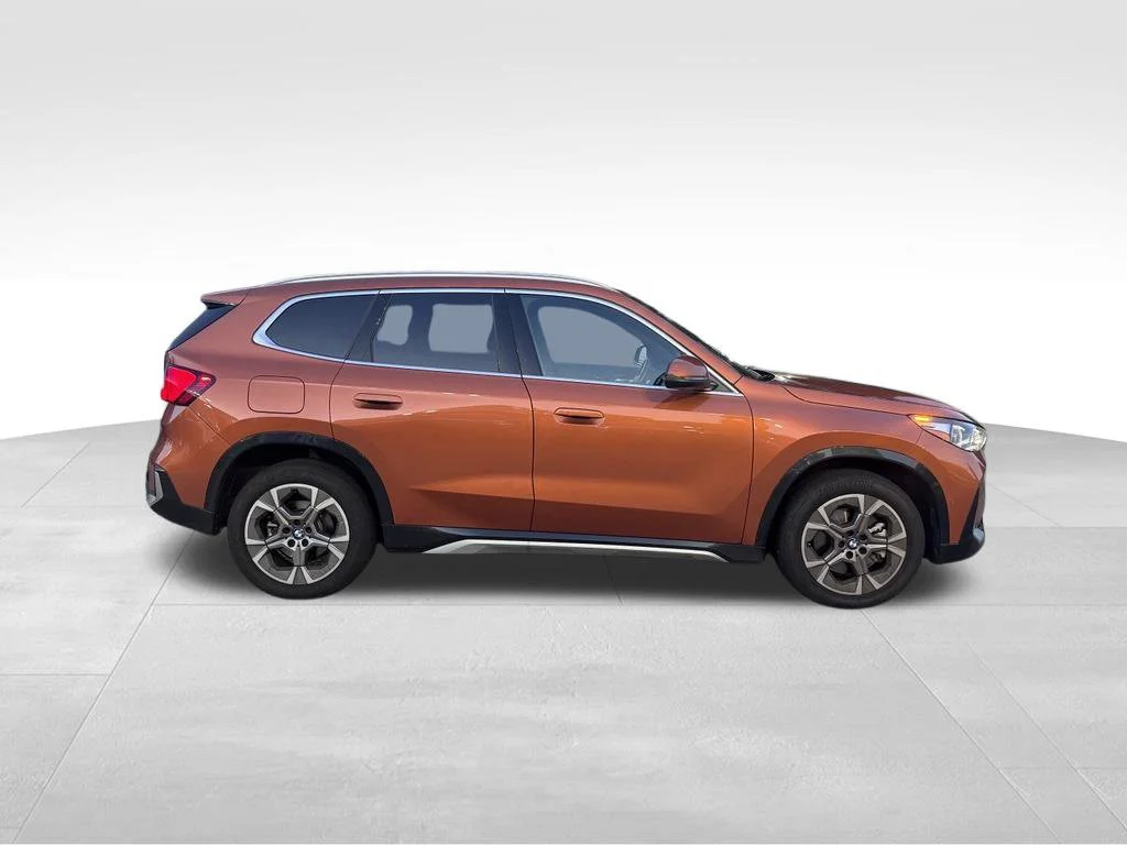 Used 2025 Orange BMW xDrive28i image 2