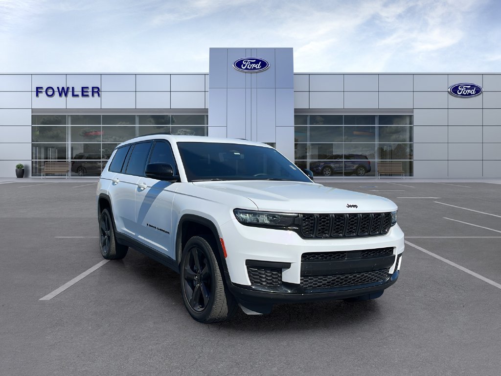 Used 2023 White Jeep Altitude image 5