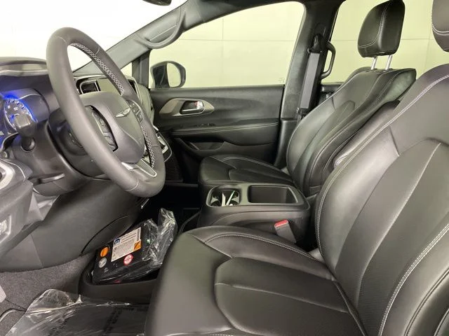 2025 Chrysler Pacifica Select - Photo 21