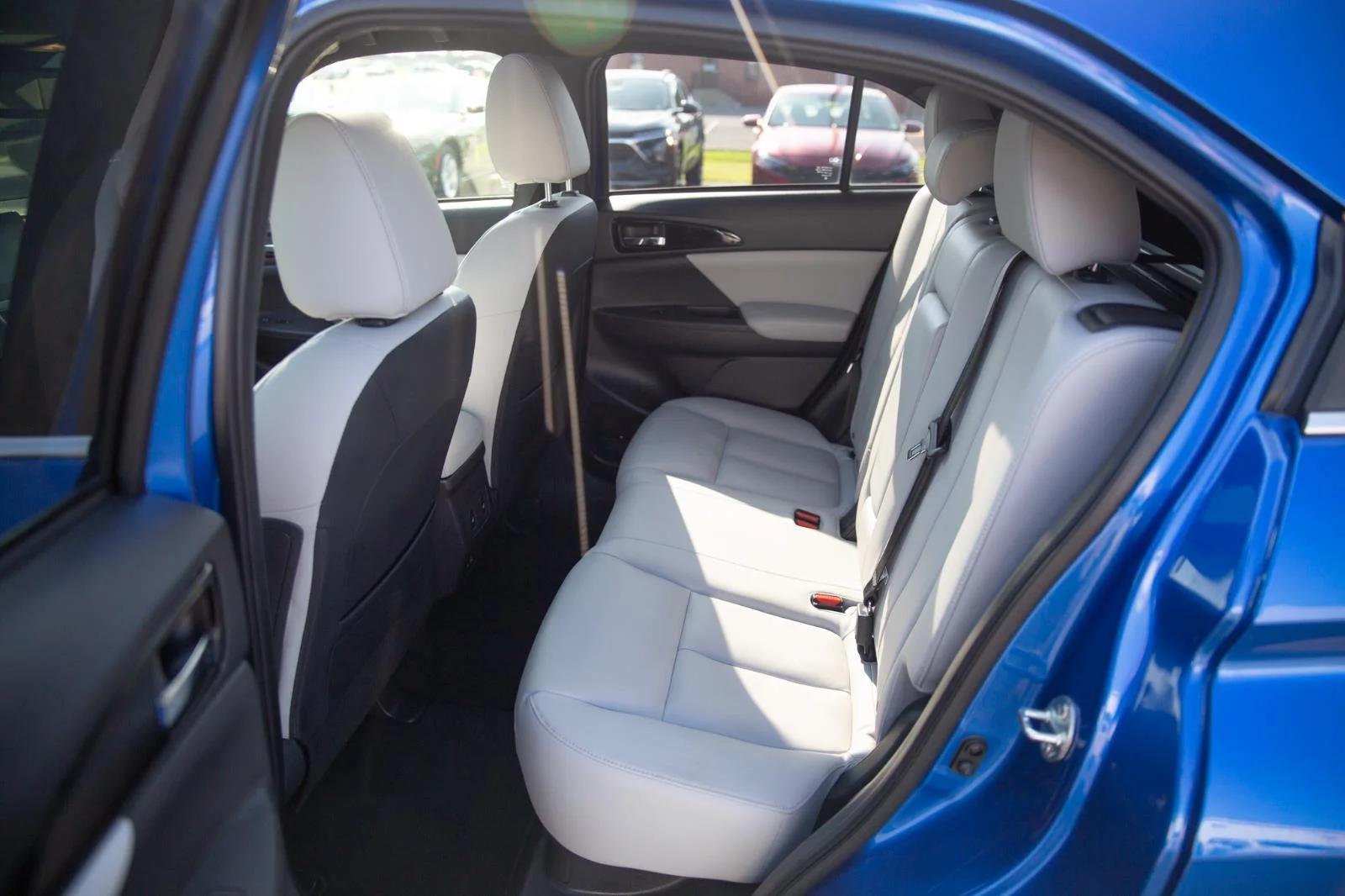 Used 2024 Lightning Blue Metallic Mitsubishi SEL image 23