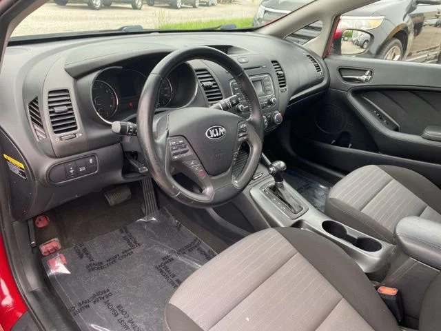 Used 2015 Red Kia EX image 8