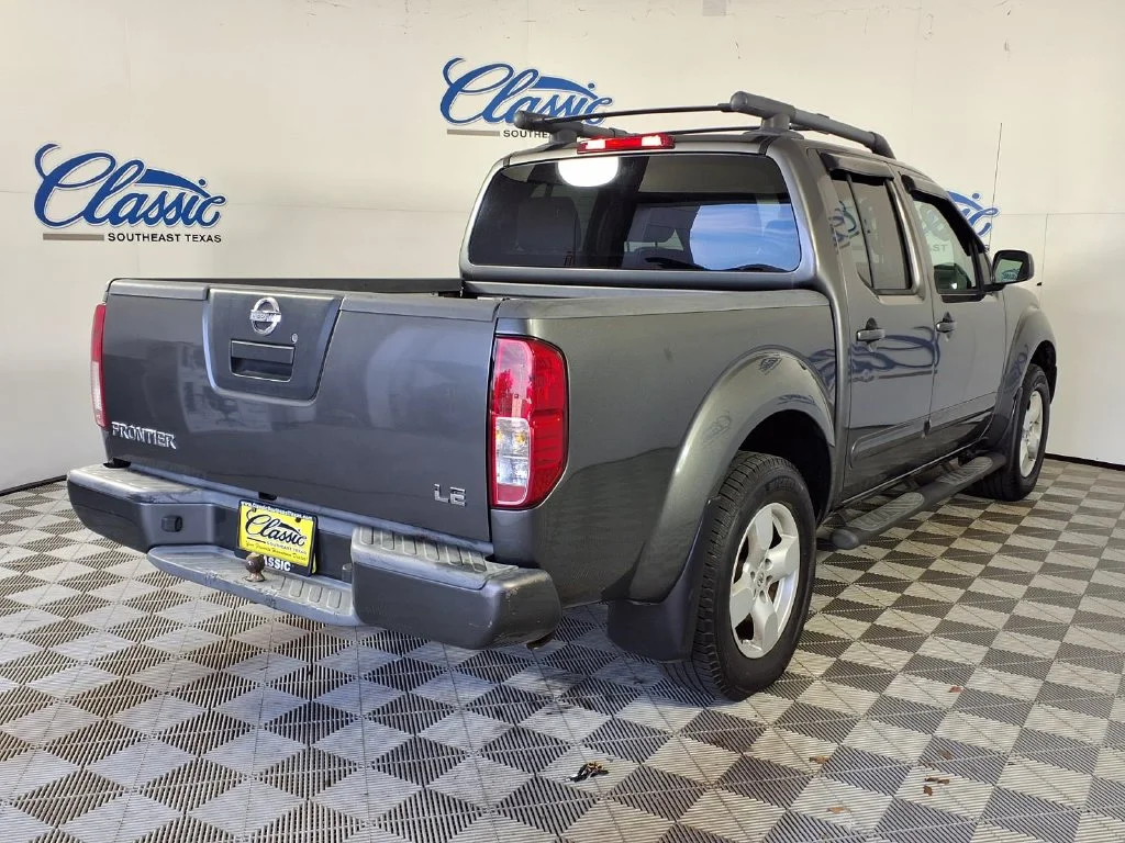 Used 2008 Gray Nissan LE image 4
