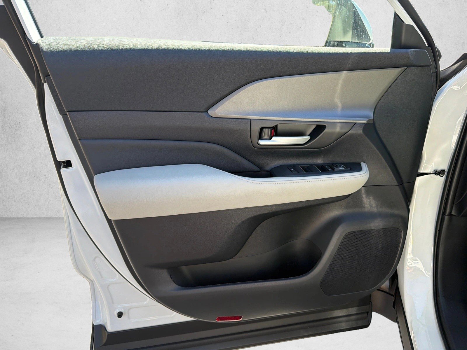 New 2026 Wind Chill Pearl Toyota XLE image 10