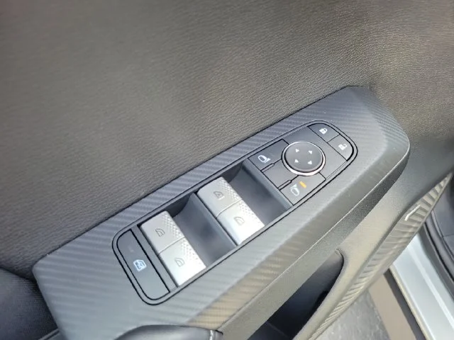 Used 2026 Silver Mitsubishi ES image 15