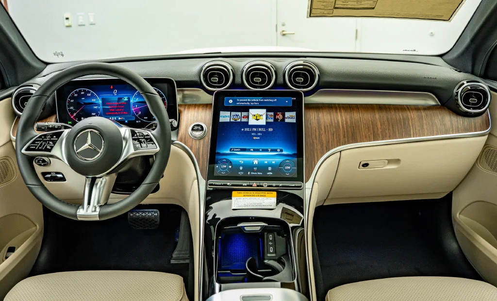 New 2026 Polar White Mercedes-Benz GLC 300 image 29