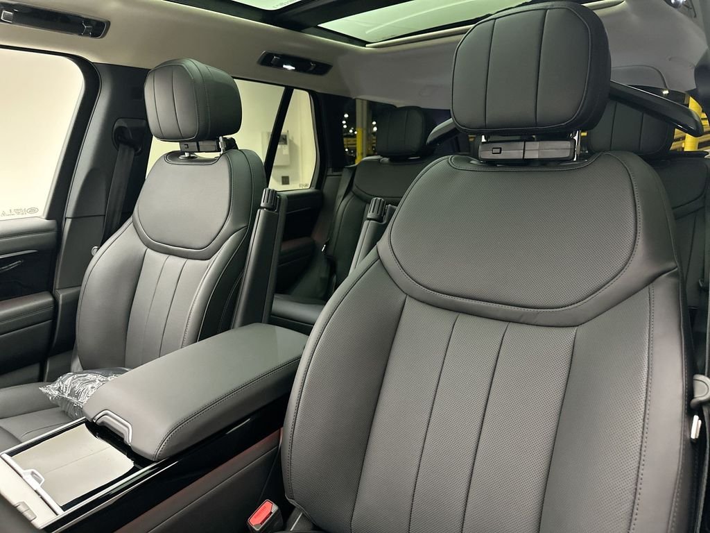 New 2026 Santorini Black Land Rover SE image 18
