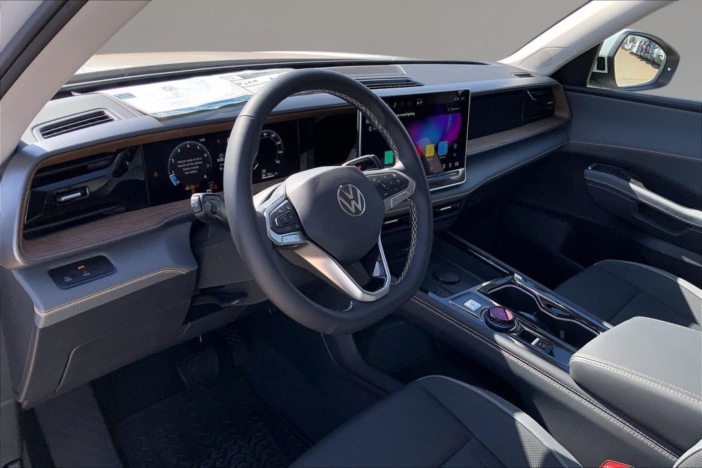 New 2027 Opal White Pearl Volkswagen SE image 7
