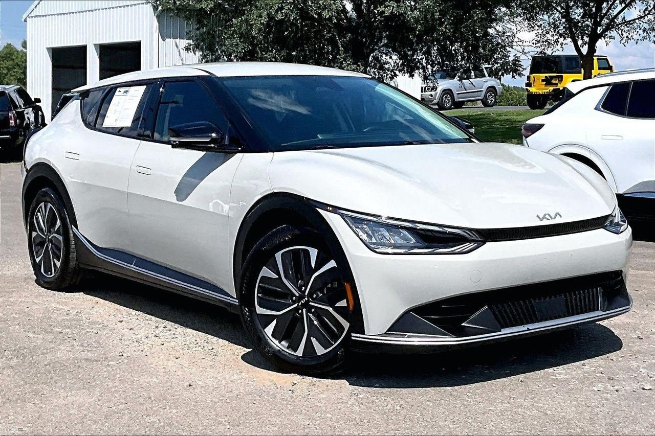 Used 2024 Glacier Kia Light Long Range image 36
