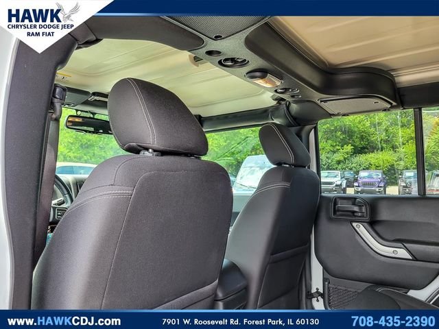 Used 2017 White Jeep Unlimited Rubicon image 11