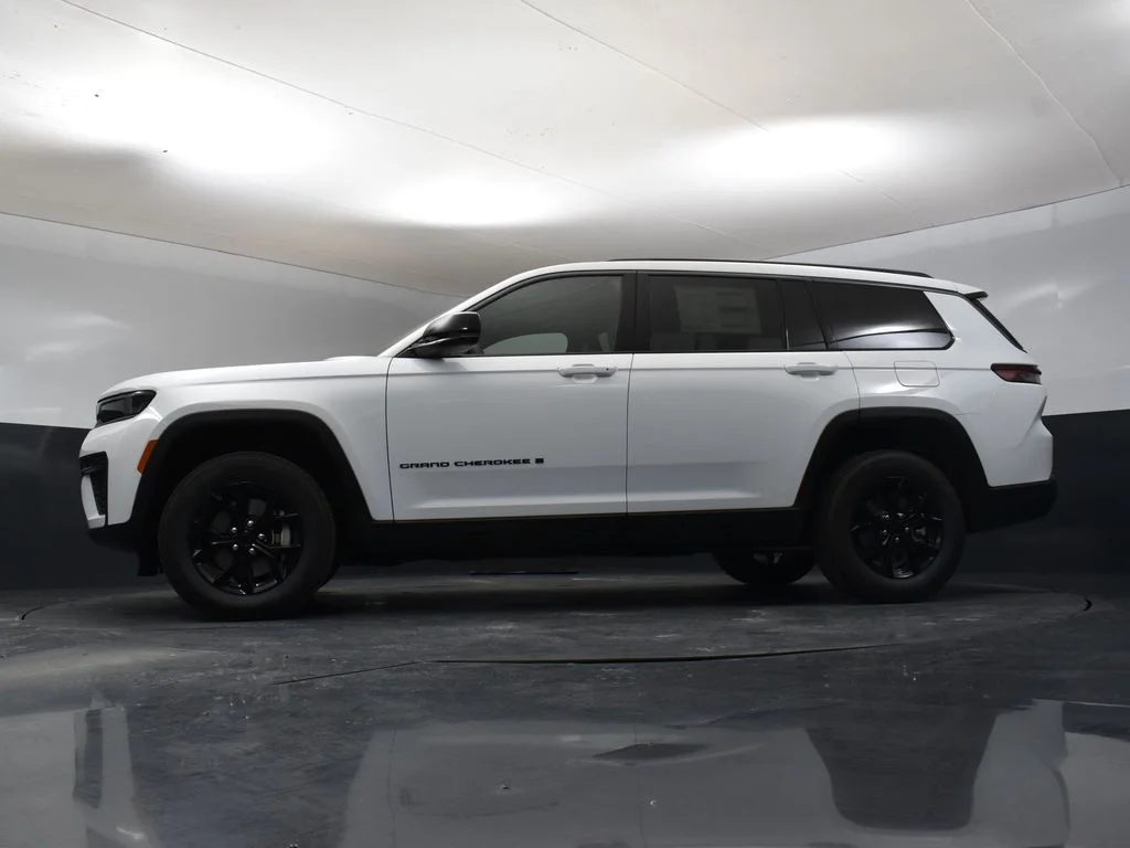 New 2026 White Jeep Altitude image 39