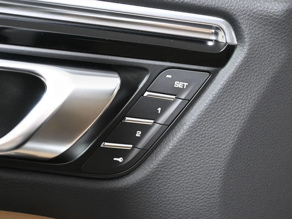 2026 Porsche Macan T - Photo 33