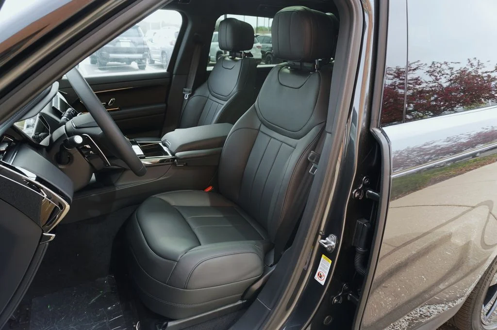 New 2026 Carpathian Grey Land Rover SE image 13