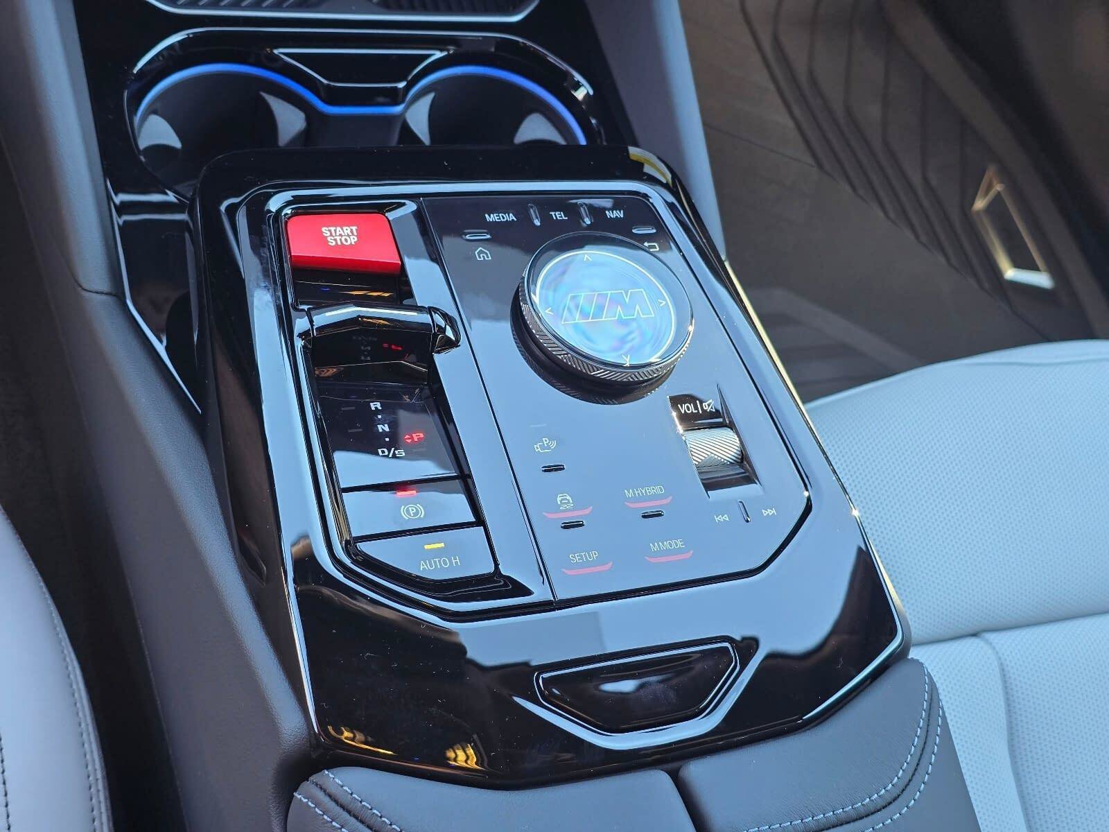 New 2027 Marina Bay Blue Metallic BMW Base image 24