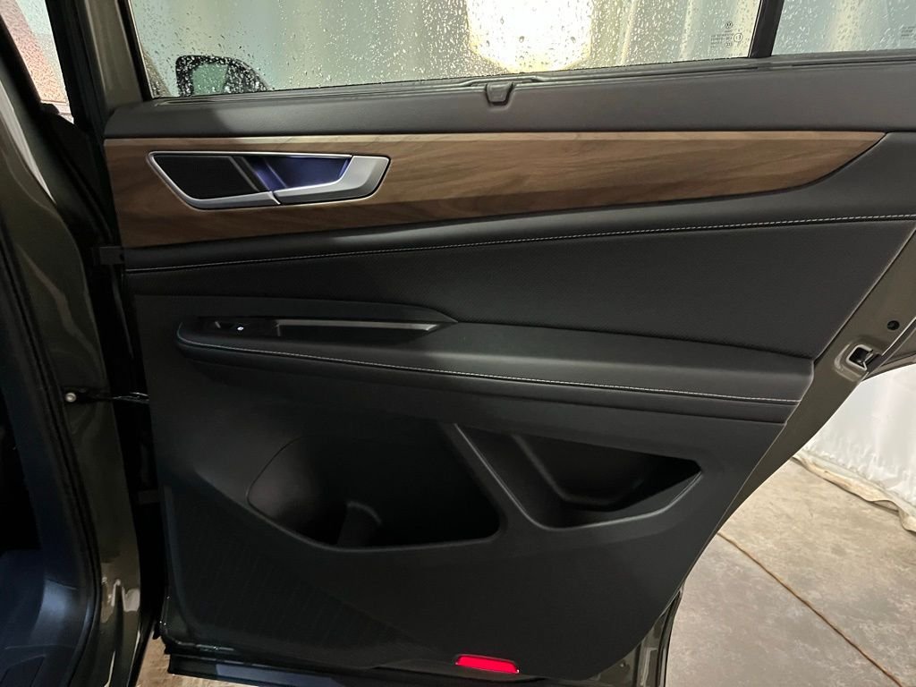 New 2026 Green Volkswagen 2.0T SE w/Technology image 23