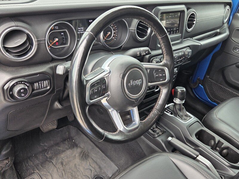Certified Used 2020 Hydro Blue Pearlcoat JEEP OVERLAND 4X4 image 11