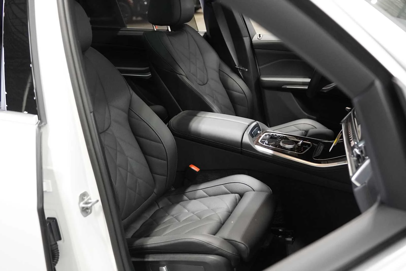 Used 2026 Mineral White Metallic BMW xDrive50e image 9