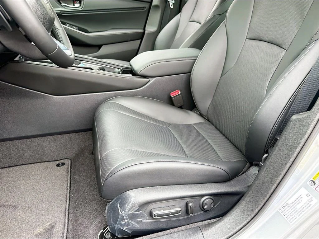 New 2026 Solar Silver Metallic Honda Touring image 19