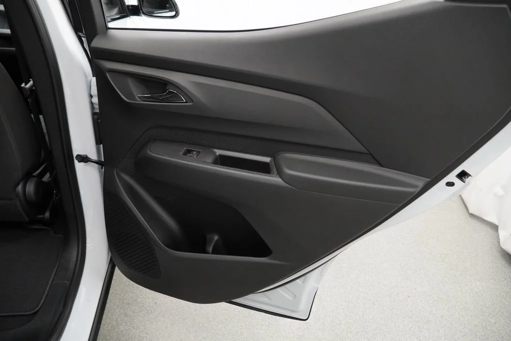 New 2027 Summit White Chevrolet LT image 25