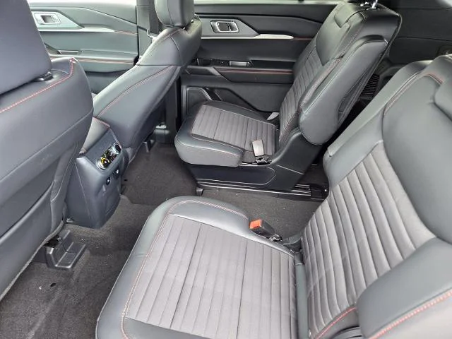 New 2026 Star White Metallic Tri-Coat Ford ST-Line image 39