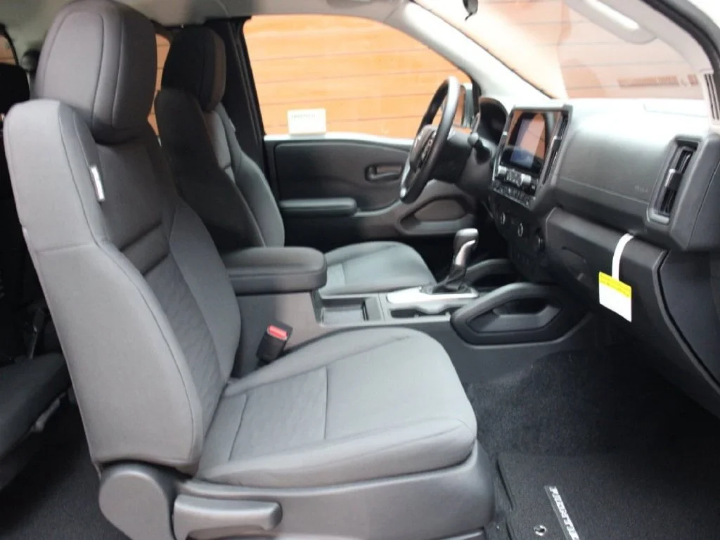 New 2027 Glacier White Nissan King Cab® S image 7