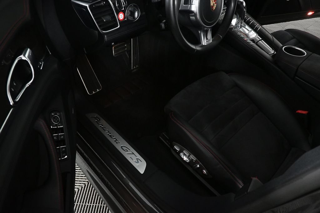 Used 2015  Porsche GTS image 7