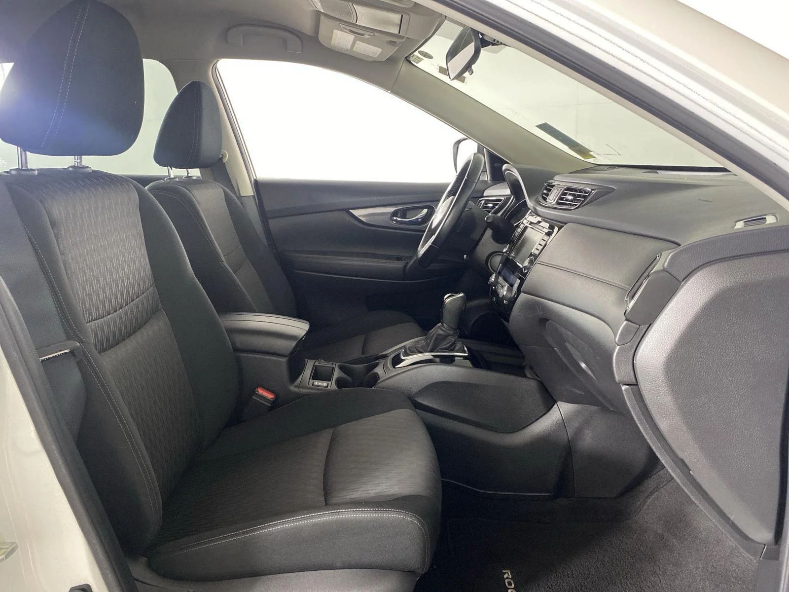 Used 2020 White Nissan SV image 18