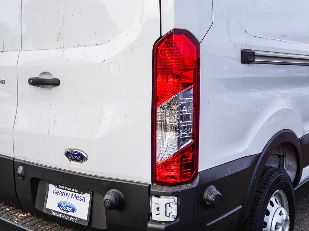 New 2025 Oxford White Ford Base image 7