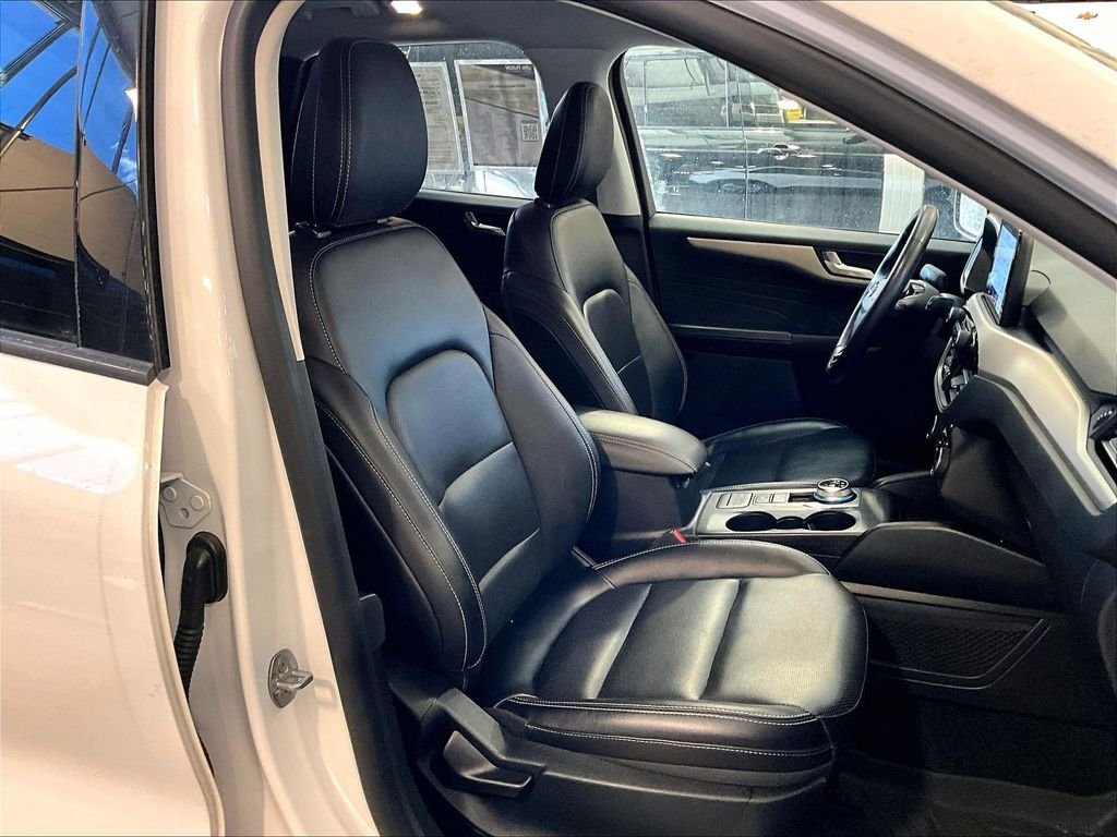 Used 2022 White Ford SEL image 11