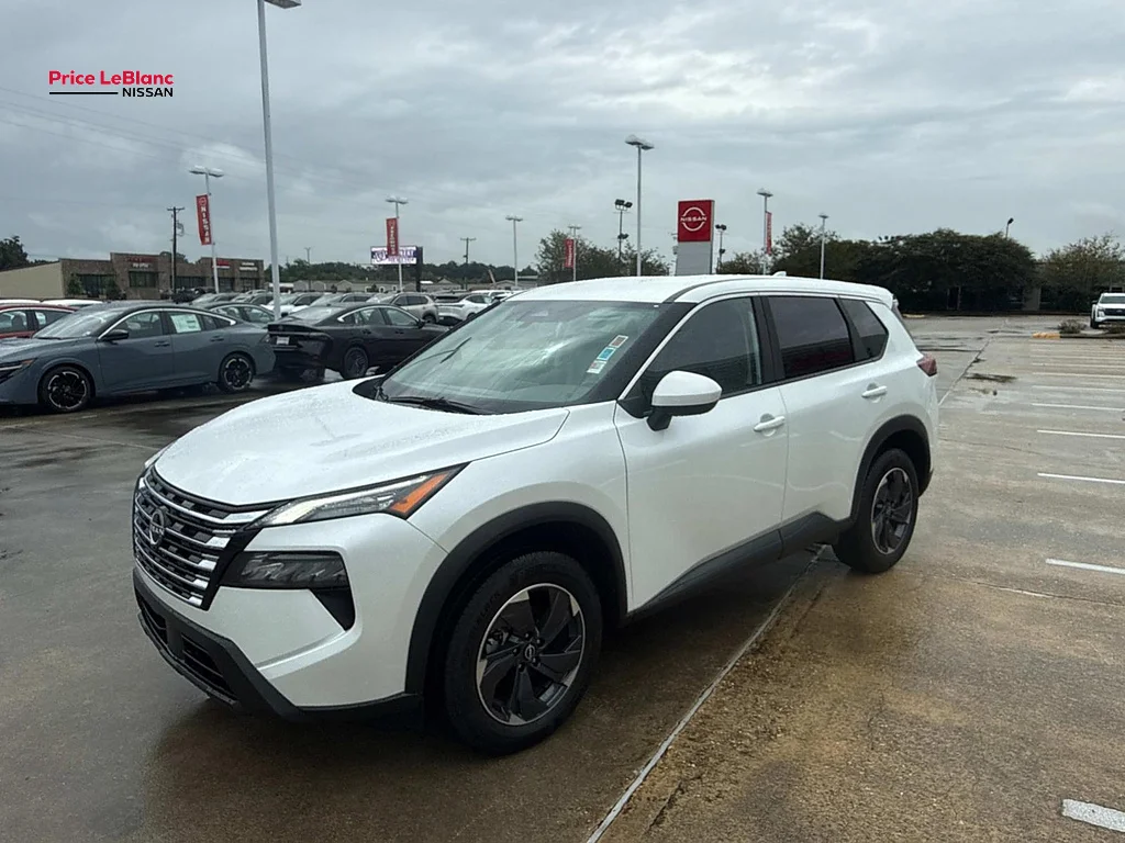 Certified Used 2025 Everest White Pearl Nissan SV image 3