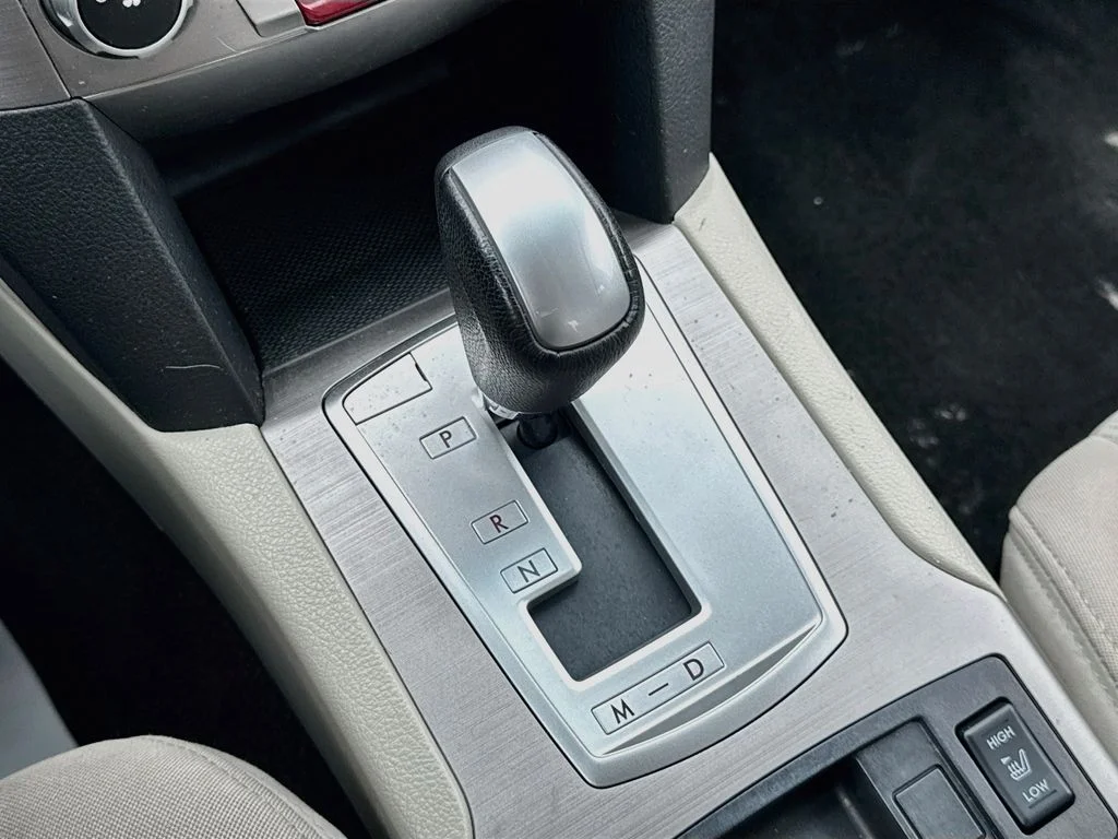 Used 2013 White Subaru 2.5i image 18