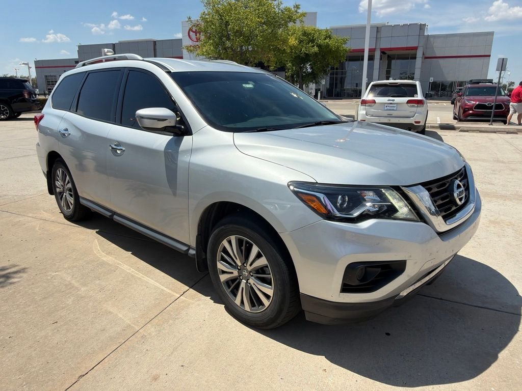 Used 2019 Silver Nissan S image 3