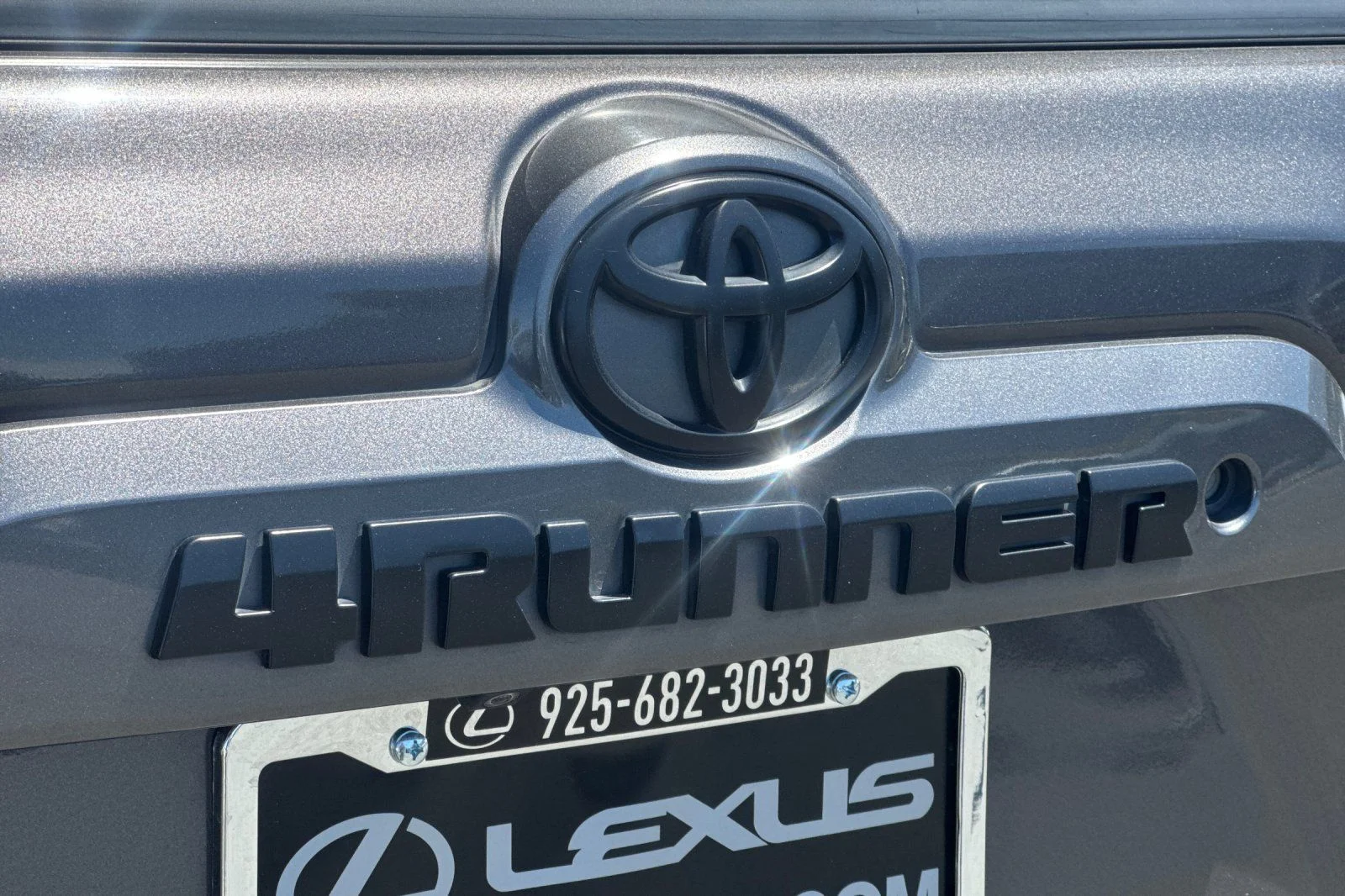 Used 2018 Magnetic Gray Metallic Toyota SR5 Premium image 22