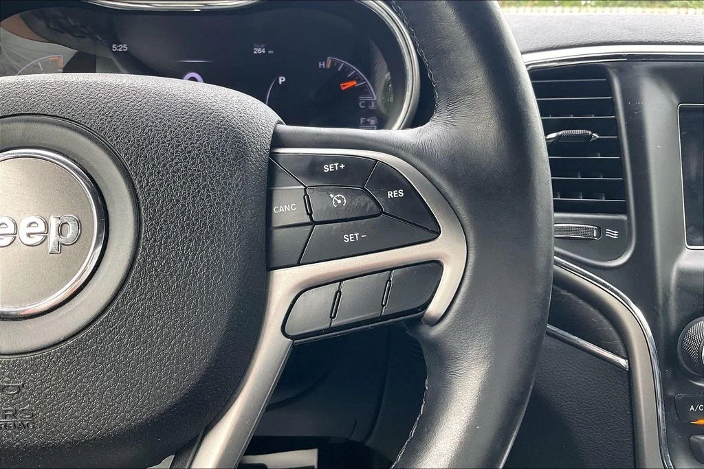 Used 2018 Black Jeep Limited image 19