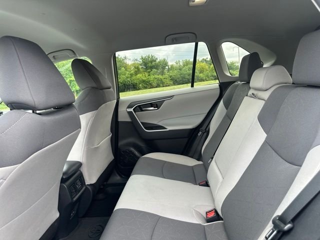 2025 Toyota RAV4 XLE - Photo 20