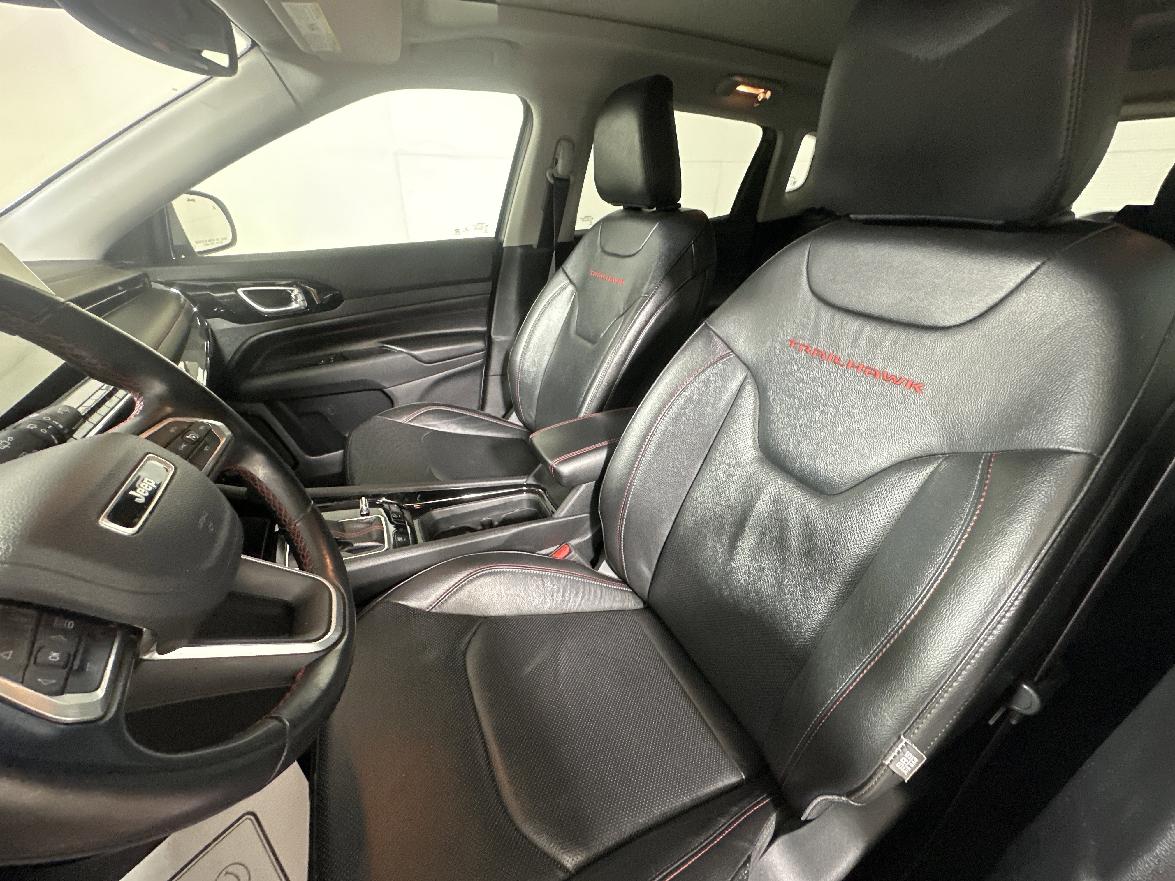Used 2022 Billet Silver Metallic Clearcoat Jeep Trailhawk image 9