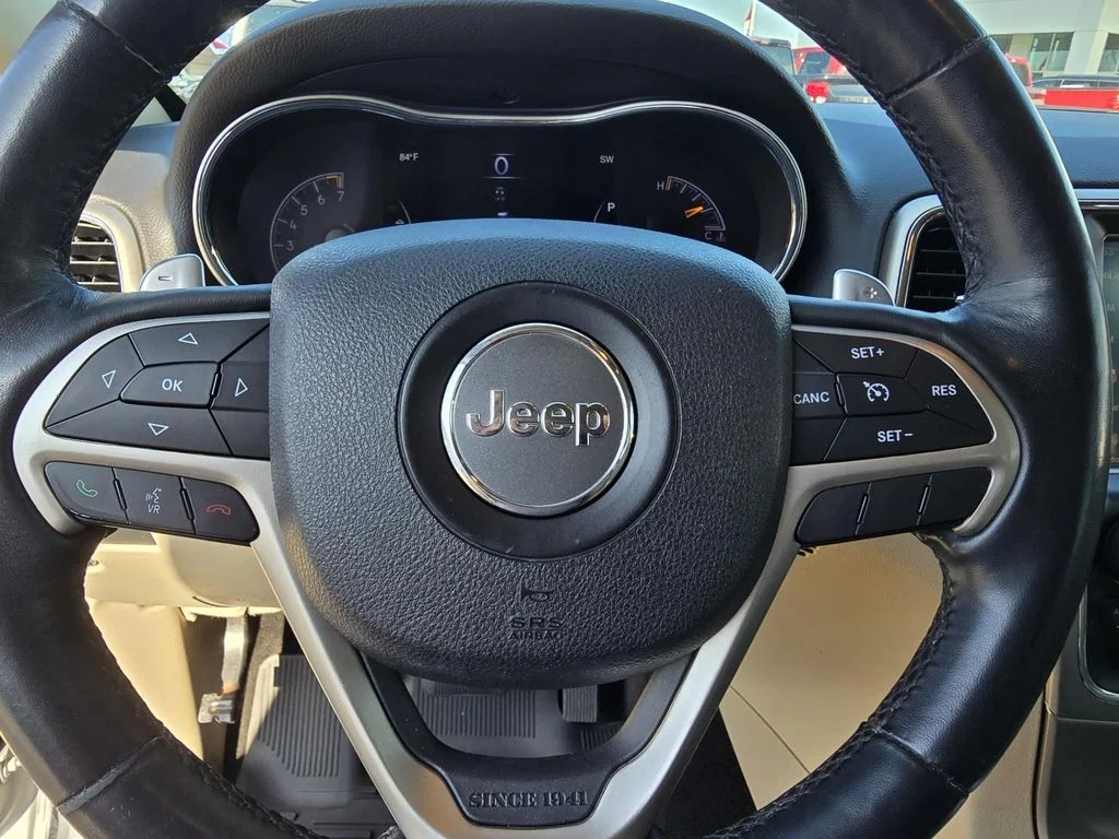 Used 2015 Silver Jeep Limited image 12