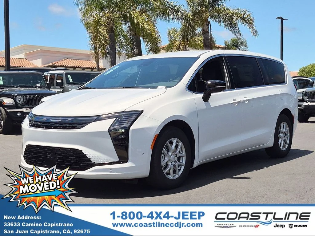 2027 Chrysler Pacifica Select's photo