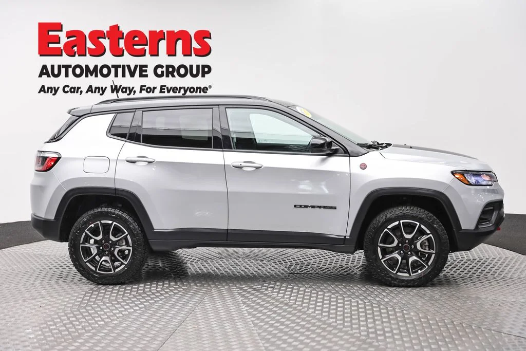 Used 2025 Silver Jeep Trailhawk image 4