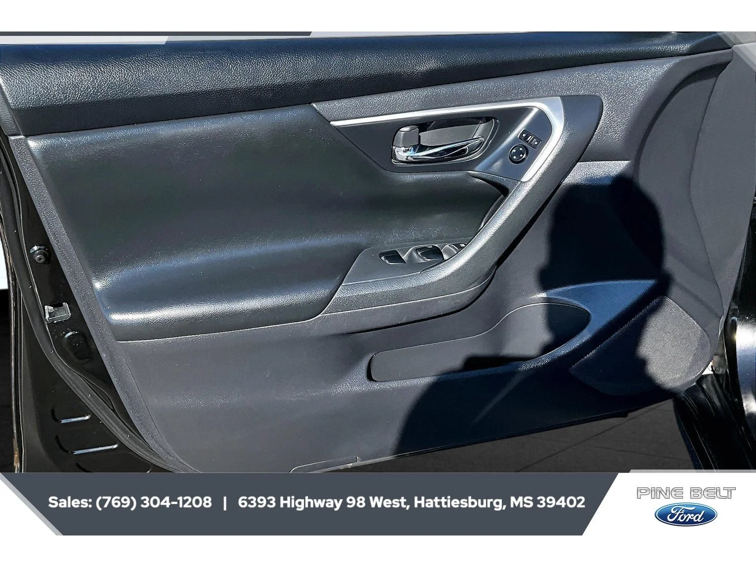 Used 2017 Super Black Nissan 2.5 S image 17