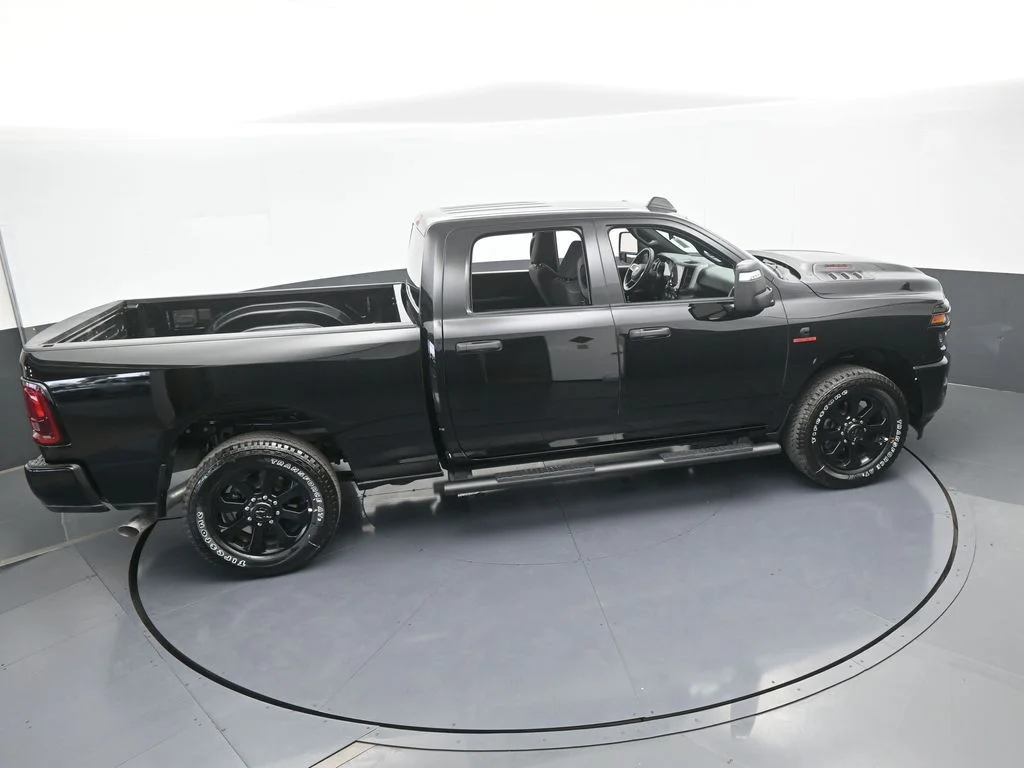 New 2026 Diamond Black Crystal Pearl-Coat Exterior Paint RAM Tradesman image 49