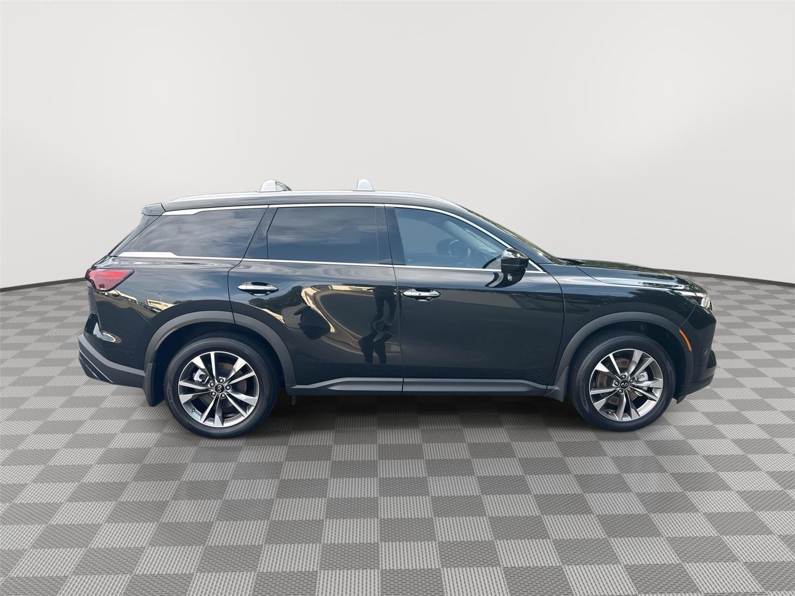 Used 2025 Mineral Black INFINITI LUXE image 5