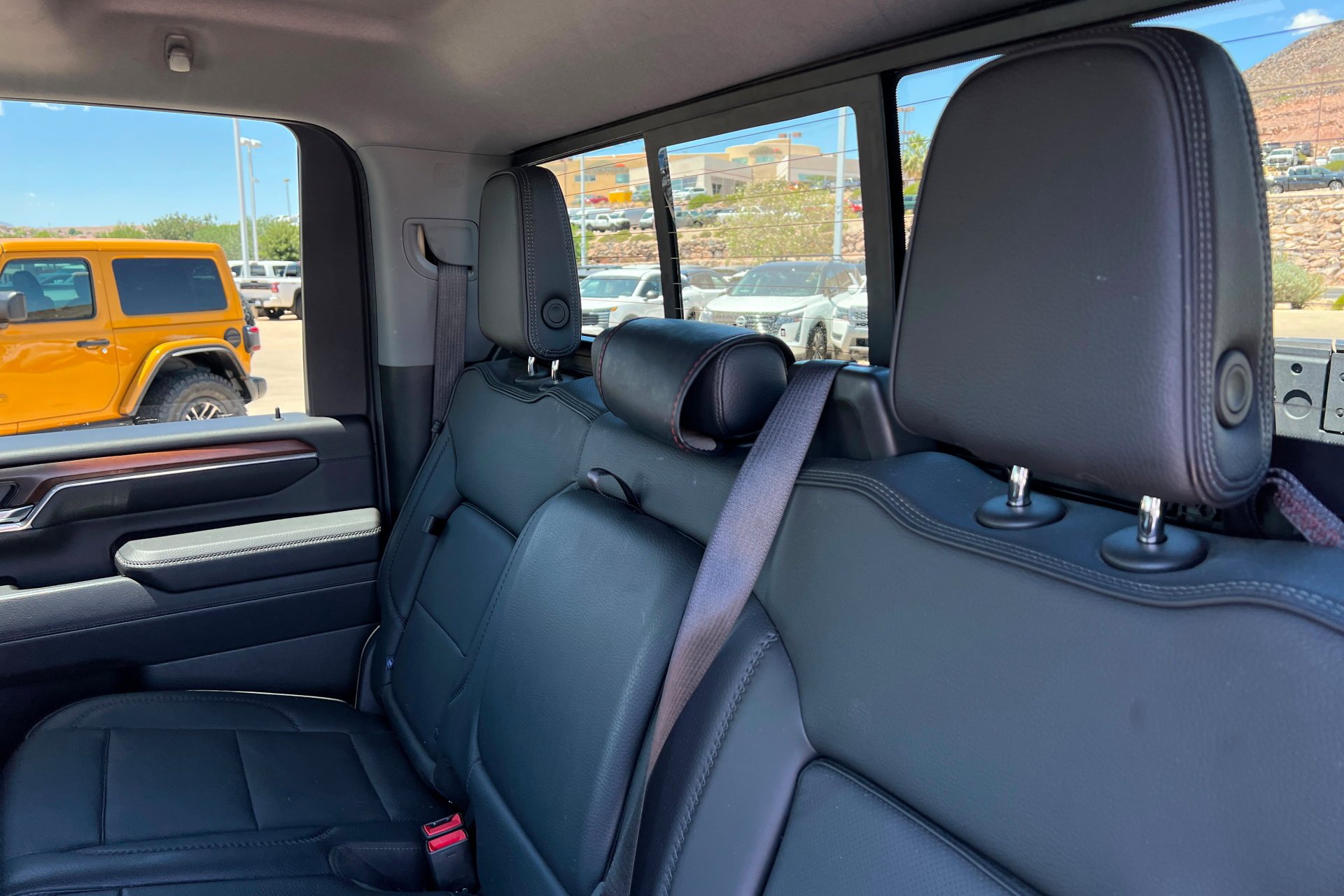 Used 2024 Onyx Black GMC Denali image 21